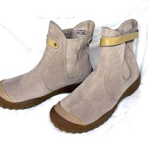 Cole haan womens size 6 shoes Cream/ Brown leather slip on comfort chelsea boots